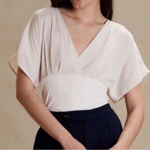 Banana Republic Cream V-Neck Tie Back Top Size Medium